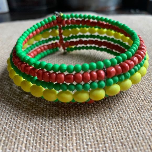 💚 Vintage 70's Lime Green Flower Clips & Beaded Yellow, Green & Orange Bracelet - Picture 3 of 10